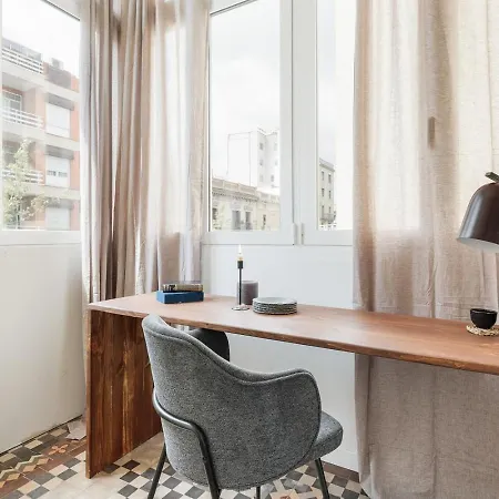 Mourene - 3 Bedrooms In Eixample Dreta דירה ברצלונה