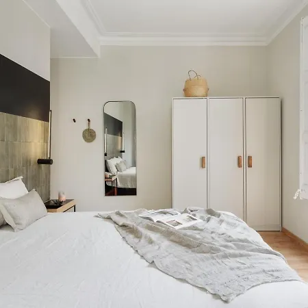 Mourene - 3 Bedrooms In Eixample Dreta דירה *